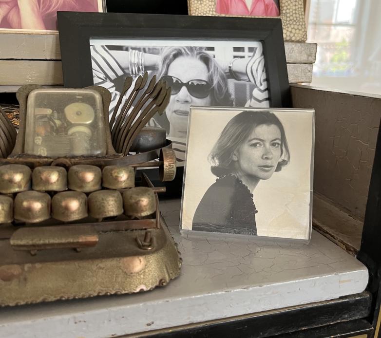 Joan Didion Auction Sunglasses Shells And Desk Articles   Didion Collection 