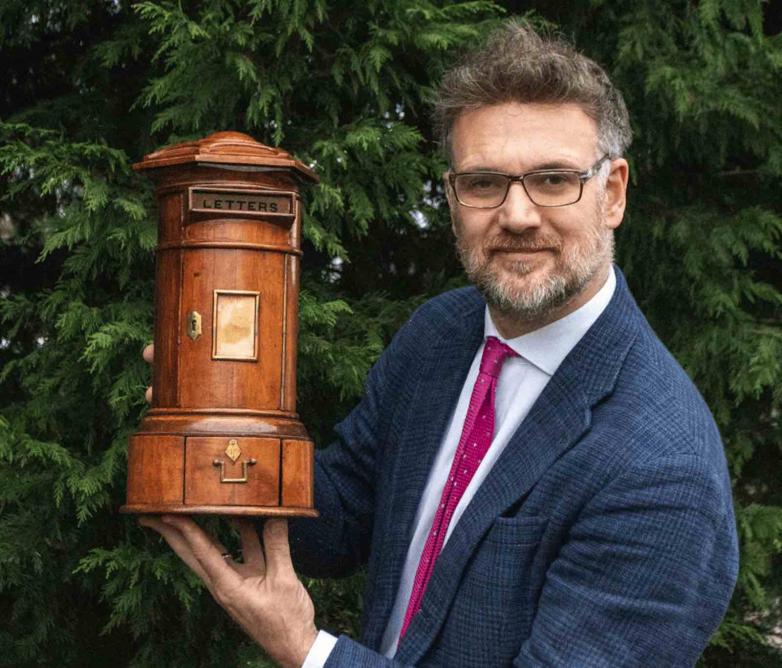 Queen Victoria's Personal Letter Box Under the Hammer