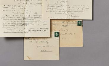 The Einstein letters and envelopes