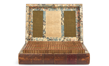 Travelling library chest of John Bell's editions of British poetry and theater