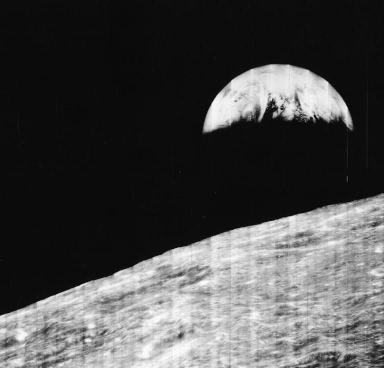 Lunar Orbiter 1. Earthrise
