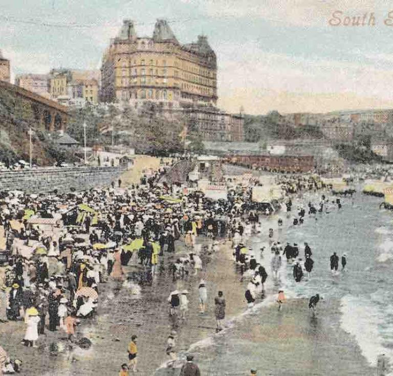 Postcard depicting South Sands at Scarborough, England, in the early 1900s. 