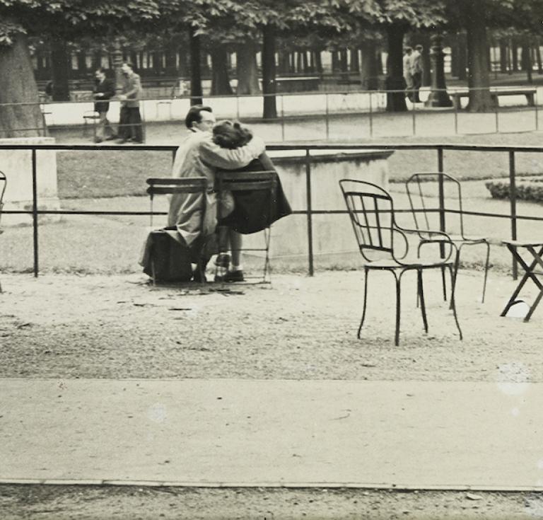 Robert Frank, Paris (Lovers on a Bench)