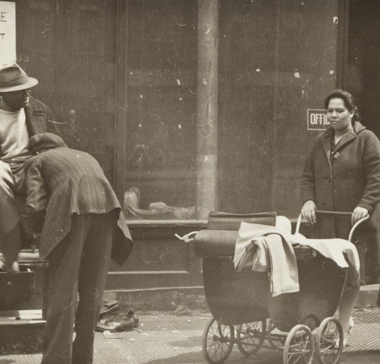 Helen Levitt photograph "Shoeshine"